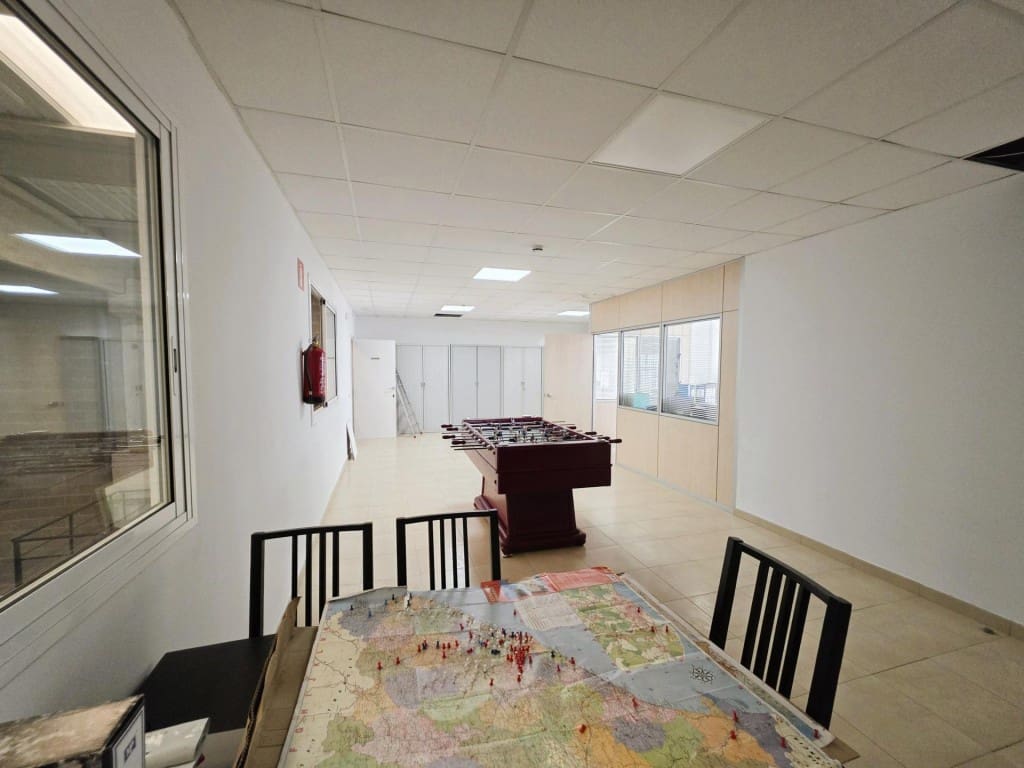 Commercial for sale in Sant Cugat Sesgarrigues - € 370,000 (Ref: 9817962)