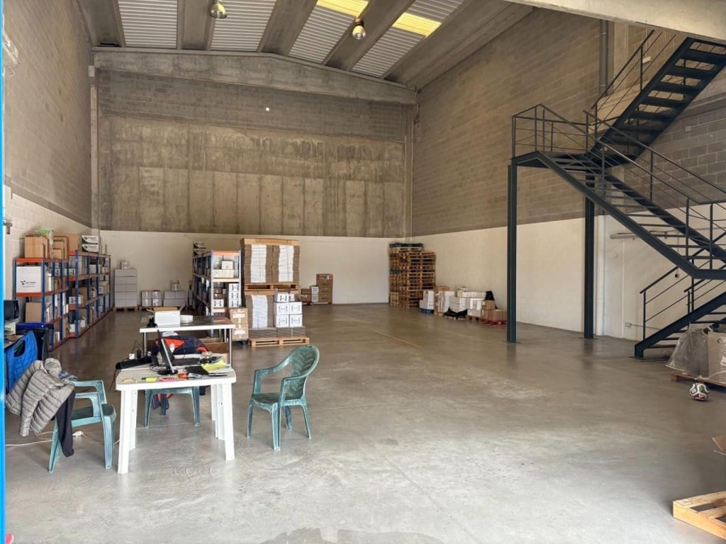 Commercial for sale in Sant Cugat Sesgarrigues - € 370,000 (Ref: 9817962)