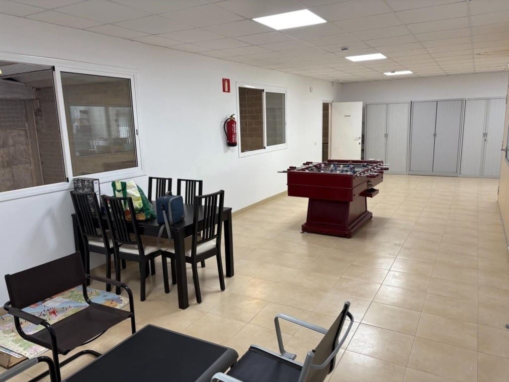Commercial for sale in Sant Cugat Sesgarrigues - € 370,000 (Ref: 9817962)