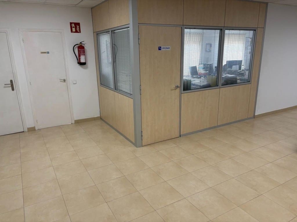 Commercial for sale in Sant Cugat Sesgarrigues - € 370,000 (Ref: 9817962)