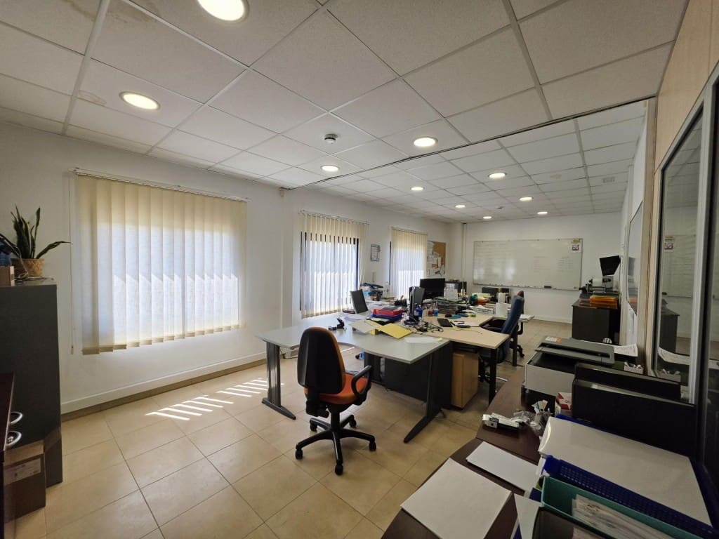 Commercial for sale in Sant Cugat Sesgarrigues - € 370,000 (Ref: 9817962)