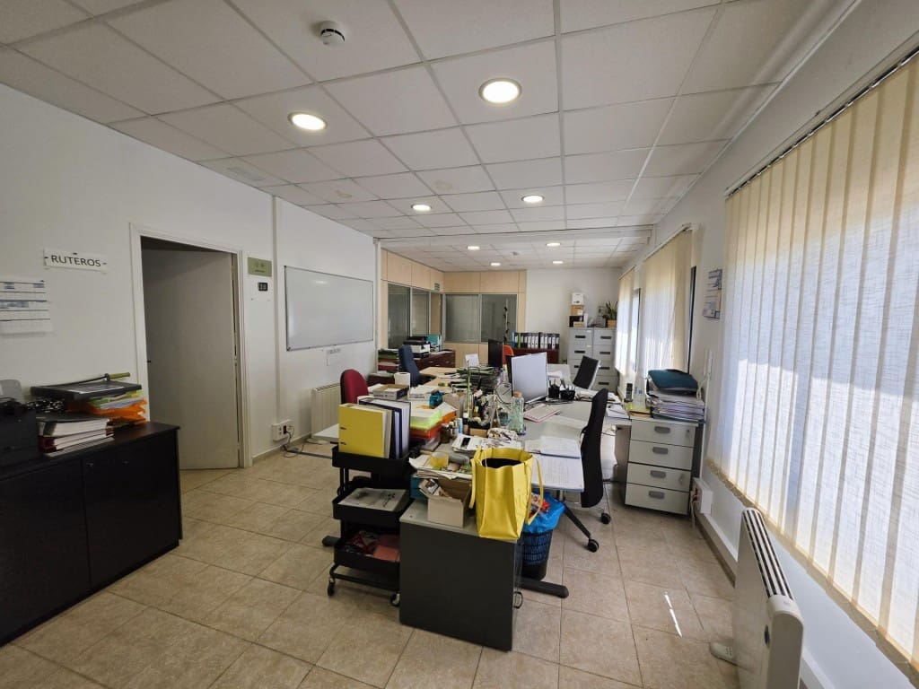 Commercial for sale in Sant Cugat Sesgarrigues - € 370,000 (Ref: 9817962)