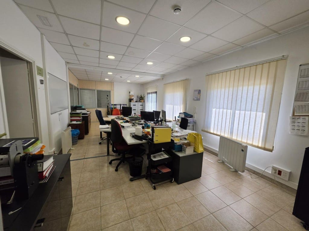 Commercial for sale in Sant Cugat Sesgarrigues - € 370,000 (Ref: 9817962)
