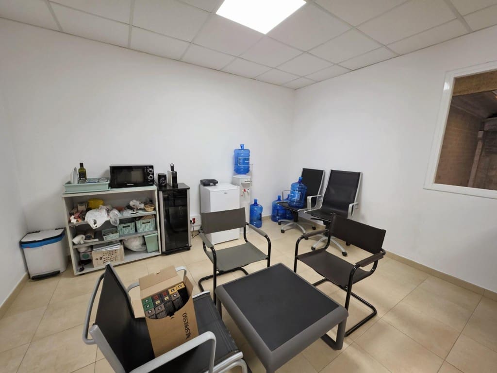 Commercial for sale in Sant Cugat Sesgarrigues - € 370,000 (Ref: 9817962)