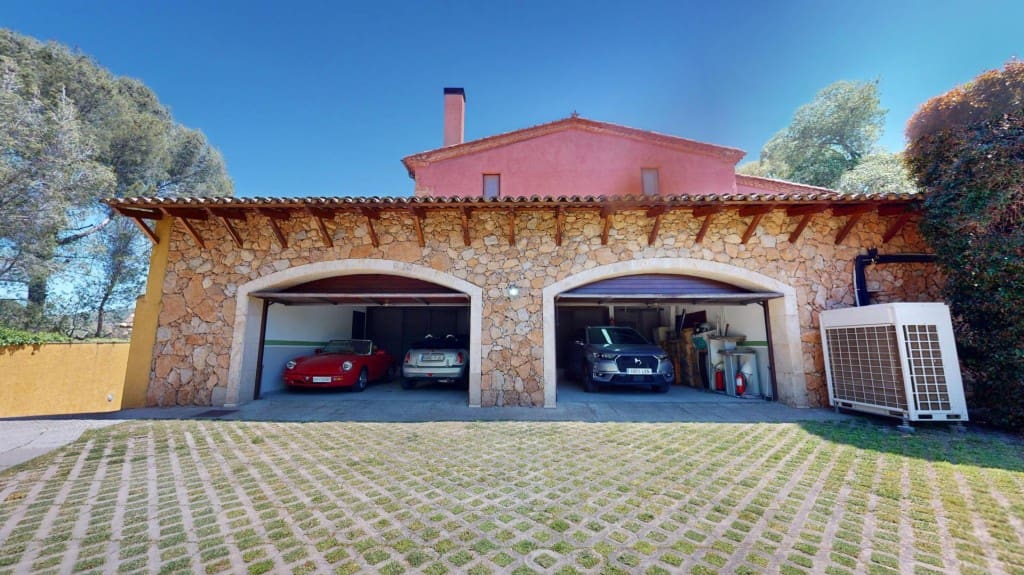5 bedroom Finca/Country House for sale in Gelida with pool - € 1,700,000 (Ref: 9820297)