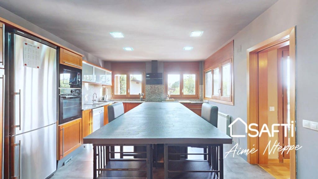 Chalet de 5 habitaciones en Sant Julià de Ramis en venta con piscina - 650.000 € (Ref: 9820298)