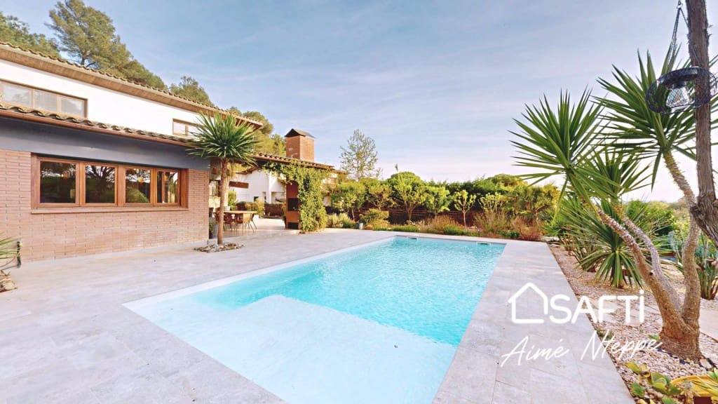 Chalet de 5 habitaciones en Sant Julià de Ramis en venta con piscina - 650.000 € (Ref: 9820298)
