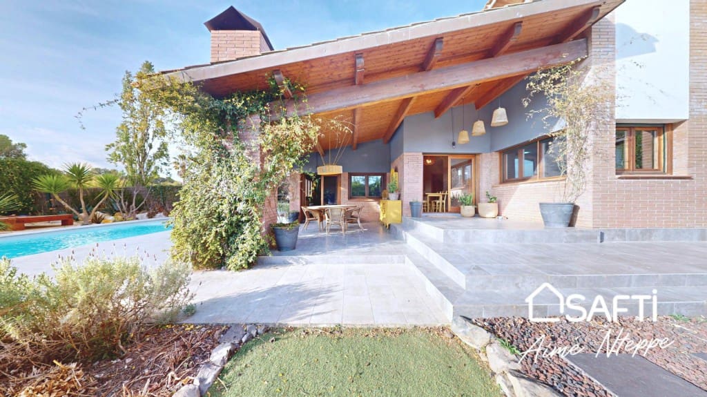 Chalet de 5 habitaciones en Sant Julià de Ramis en venta con piscina - 650.000 € (Ref: 9820298)