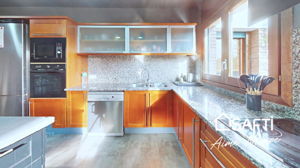Chalet de 5 habitaciones en Sant Julià de Ramis en venta con piscina - 650.000 € (Ref: 9820298)