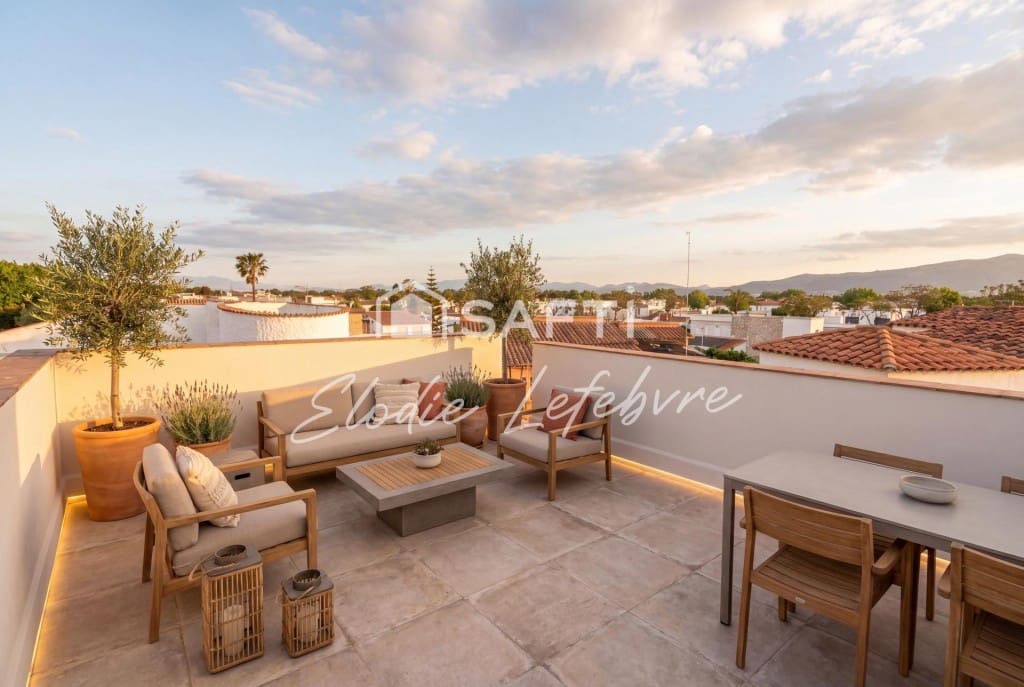 4 Zimmer Villa zu verkaufen in Empuriabrava mit Garage - 422.000 € (Ref: 9820299)