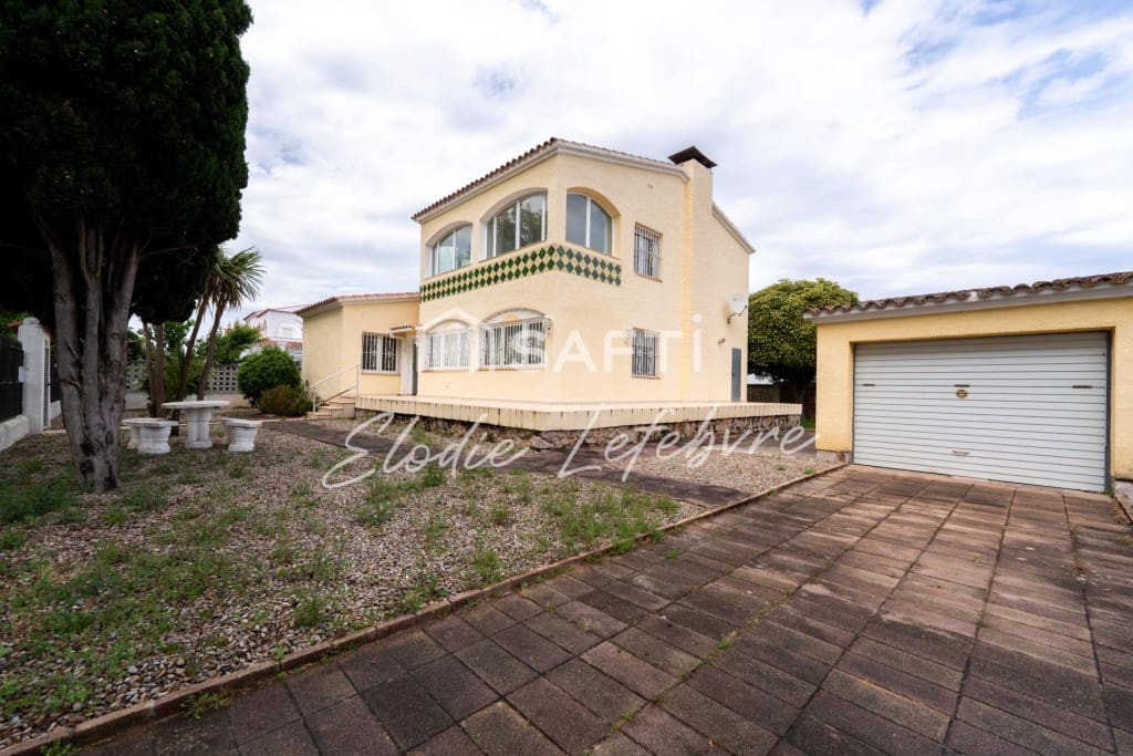 4 Zimmer Villa zu verkaufen in Empuriabrava mit Garage - 422.000 € (Ref: 9820299)