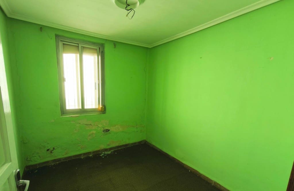 4 bedroom Villa for sale in San Andres del Rabanedo with garage - € 135,000 (Ref: 9820302)