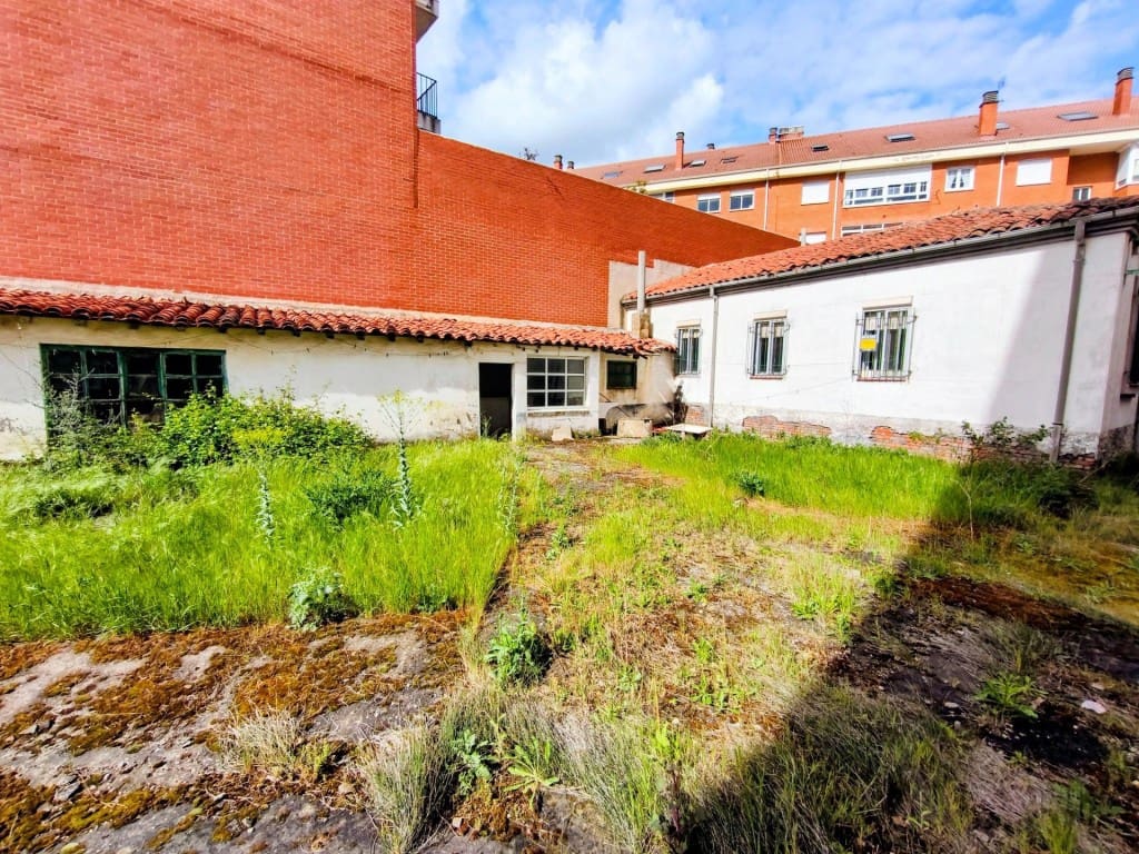 4 bedroom Villa for sale in San Andres del Rabanedo with garage - € 135,000 (Ref: 9820302)