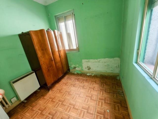 4 bedroom Villa for sale in San Andrés del Rabanedo with garage - € 135,000 (Ref: 9820302)