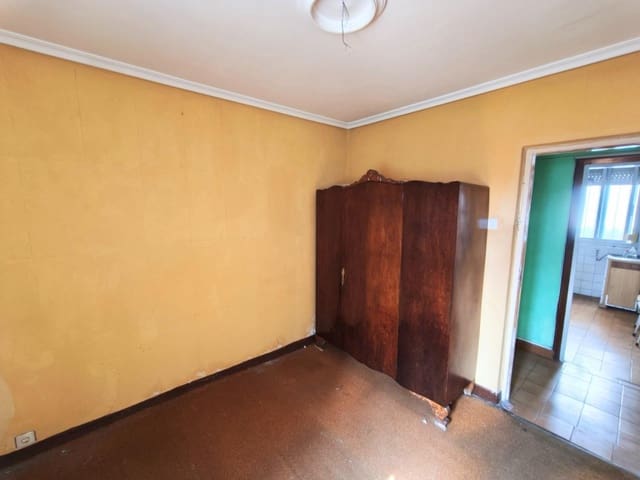 4 bedroom Villa for sale in San Andrés del Rabanedo with garage - € 135,000 (Ref: 9820302)