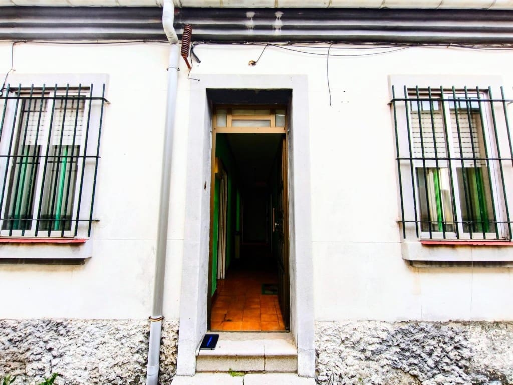 4 bedroom Villa for sale in San Andres del Rabanedo with garage - € 135,000 (Ref: 9820302)