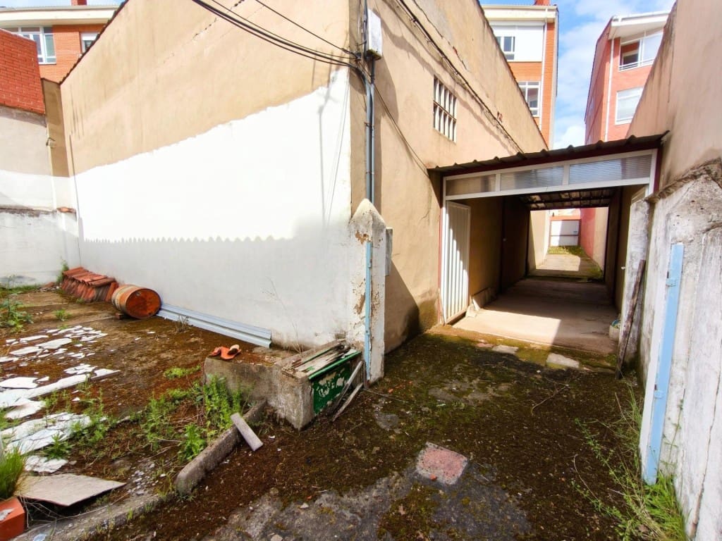 4 bedroom Villa for sale in San Andres del Rabanedo with garage - € 135,000 (Ref: 9820302)