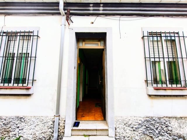 4 bedroom Villa for sale in San Andrés del Rabanedo with garage - € 135,000 (Ref: 9820302)