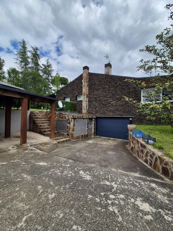 6 soveværelse Villa til salg i Las Rozas de Madrid - € 1.650.000 (Ref: 9822468)