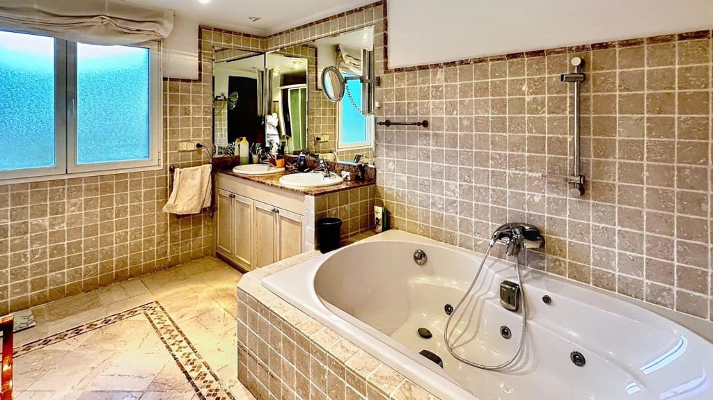 6 soveværelse Villa til salg i Las Rozas de Madrid - € 1.650.000 (Ref: 9822468)