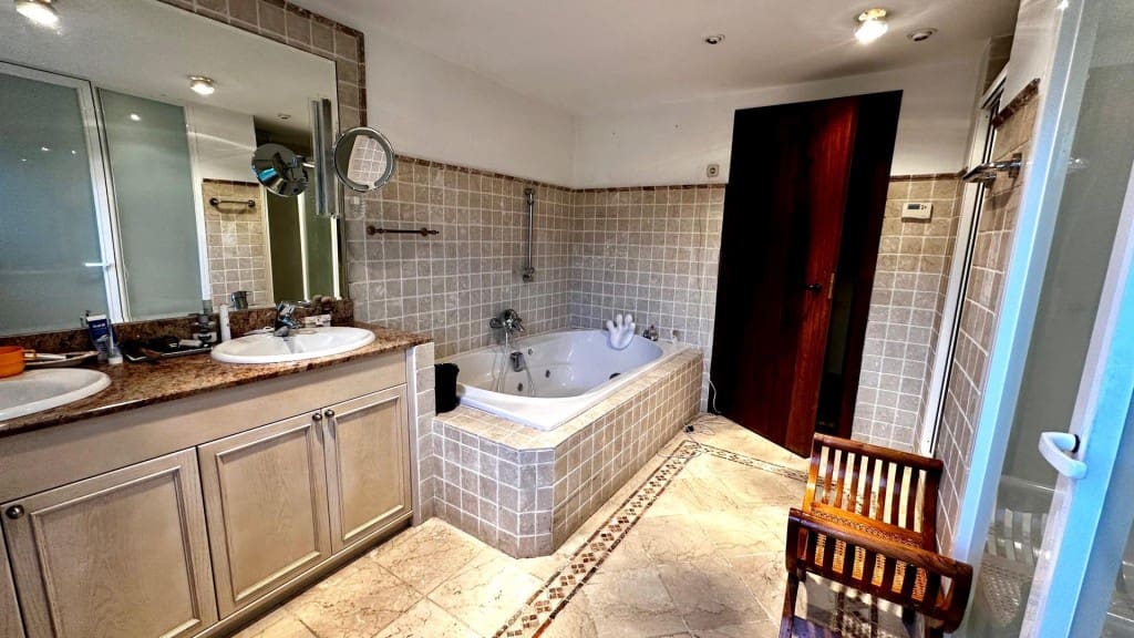 6 soveværelse Villa til salg i Las Rozas de Madrid - € 1.650.000 (Ref: 9822468)