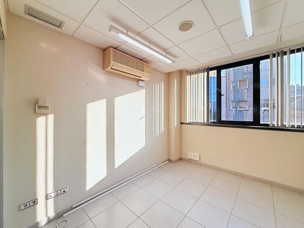 Office for sale in Sant Andreu de la Barca - € 315,000 (Ref: 9822471)
