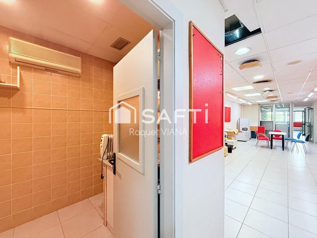 Office for sale in Sant Andreu de la Barca - € 315,000 (Ref: 9822471)