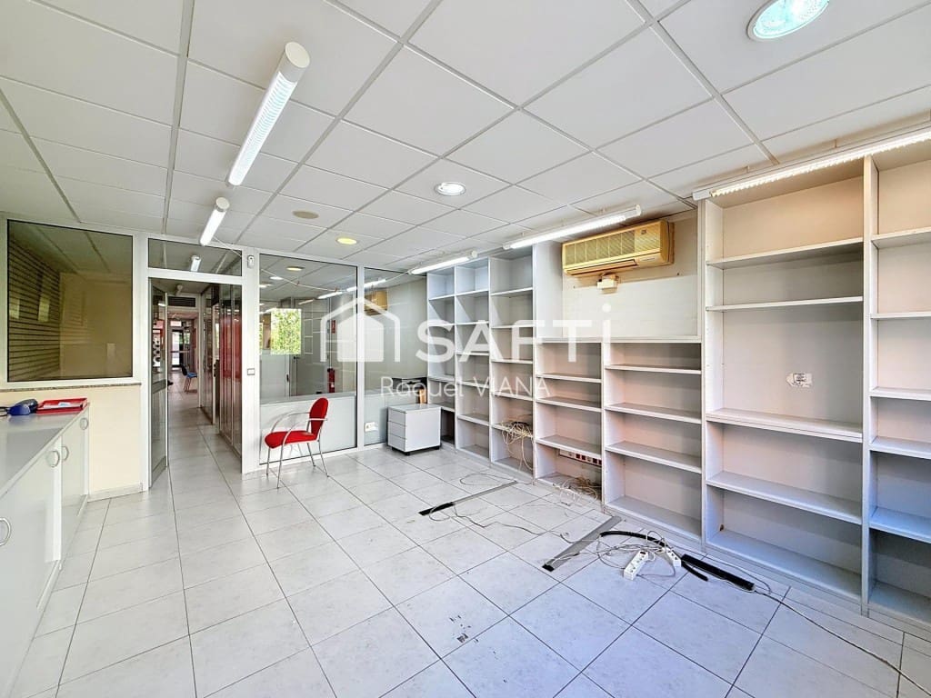 Office for sale in Sant Andreu de la Barca - € 315,000 (Ref: 9822471)