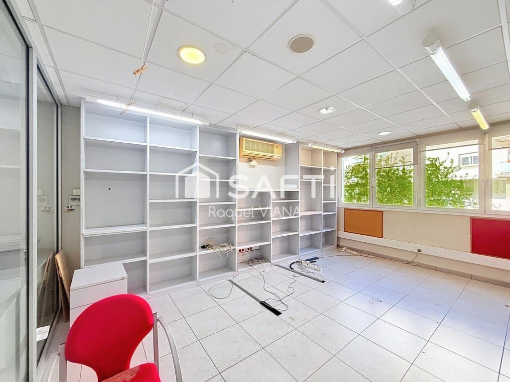 Office for sale in Sant Andreu de la Barca - € 315,000 (Ref: 9822471)