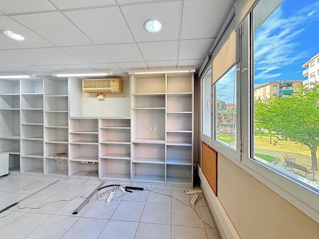 Office for sale in Sant Andreu de la Barca - € 315,000 (Ref: 9822471)