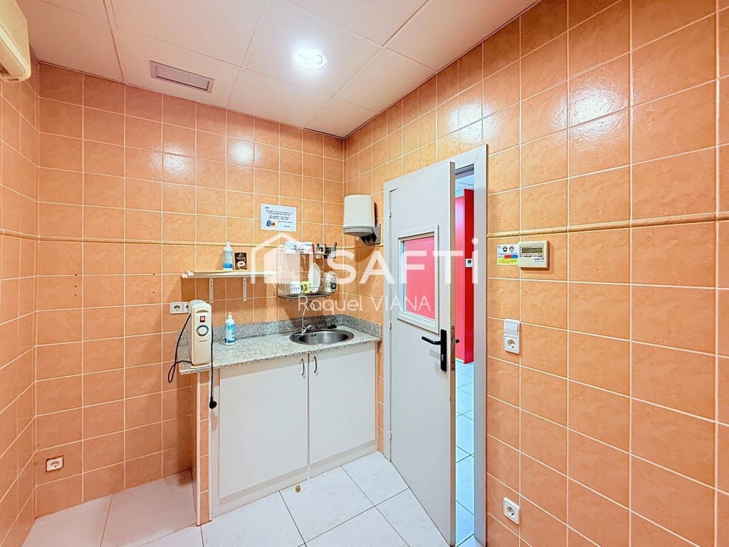 Office for sale in Sant Andreu de la Barca - € 315,000 (Ref: 9822471)