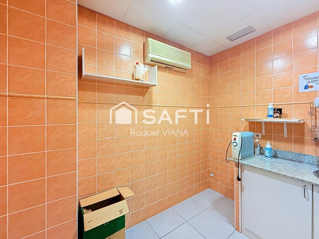 Office for sale in Sant Andreu de la Barca - € 315,000 (Ref: 9822471)