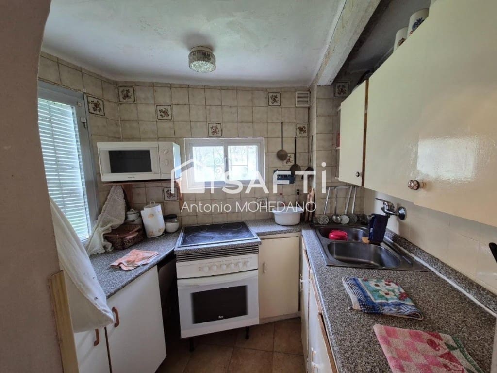 4 bedroom Villa for sale in Carmenes - € 75,000 (Ref: 9822472)