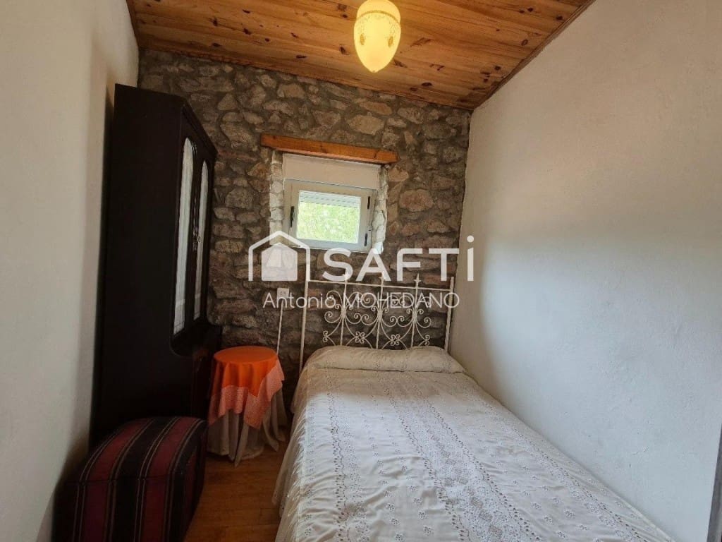 4 bedroom Villa for sale in Carmenes - € 75,000 (Ref: 9822472)