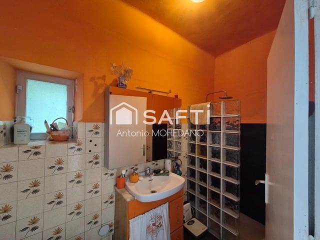 4 bedroom Villa for sale in Cármenes - € 75,000 (Ref: 9822472)