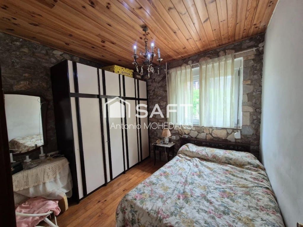 4 bedroom Villa for sale in Carmenes - € 75,000 (Ref: 9822472)