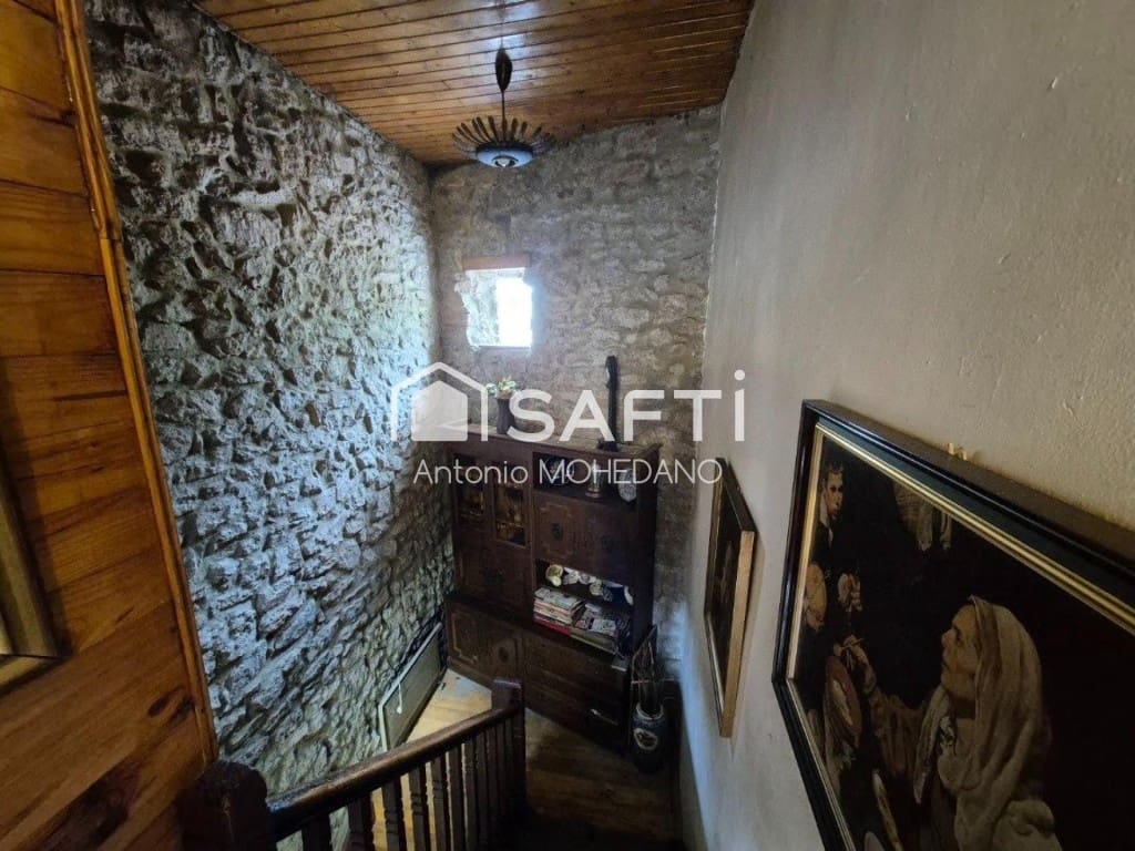 4 bedroom Villa for sale in Carmenes - € 75,000 (Ref: 9822472)