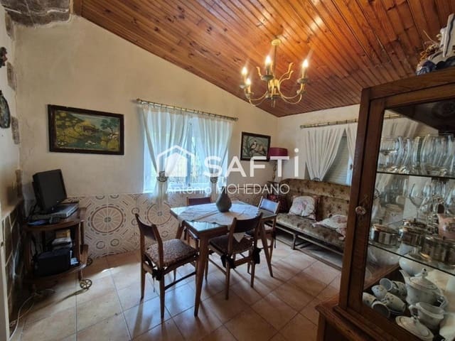 4 bedroom Villa for sale in Cármenes - € 75,000 (Ref: 9822472)