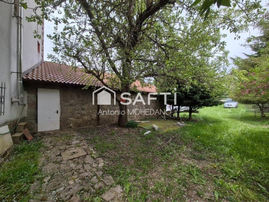 4 bedroom Villa for sale in Carmenes - € 75,000 (Ref: 9822472)