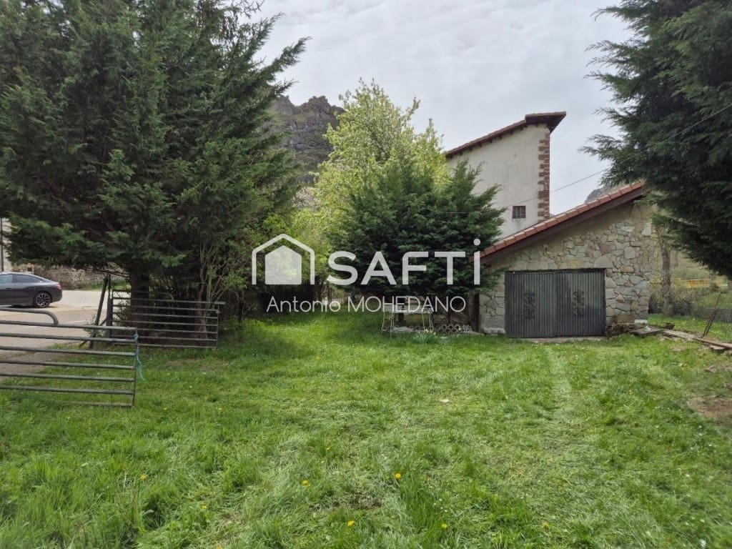 4 bedroom Villa for sale in Carmenes - € 75,000 (Ref: 9822472)