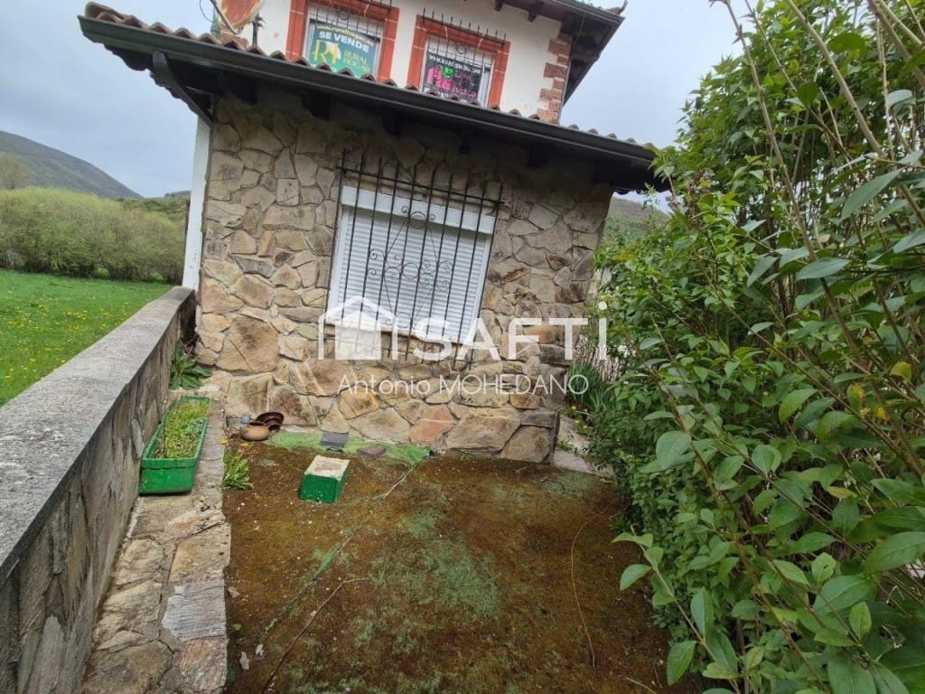 4 bedroom Villa for sale in Carmenes - € 75,000 (Ref: 9822472)