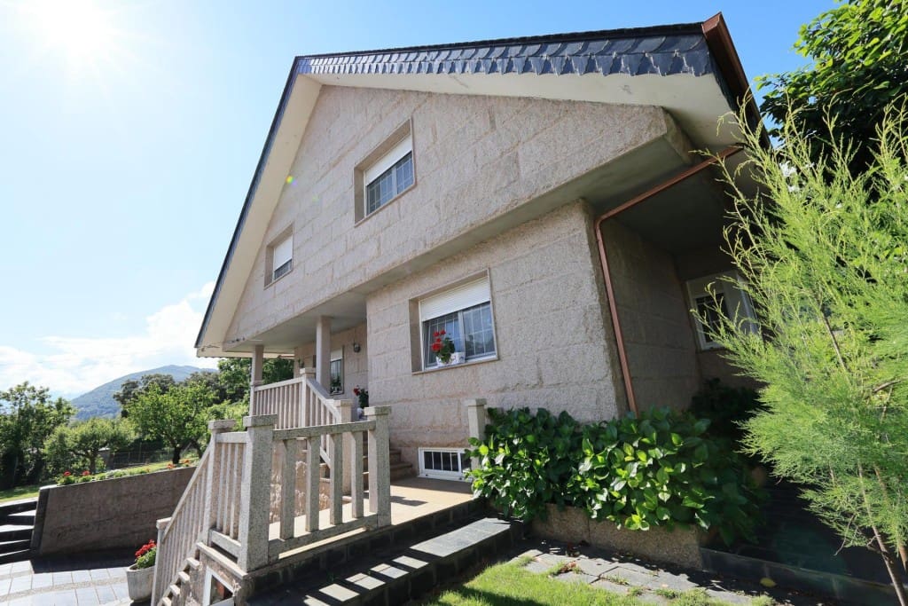 5 soveværelse Villa til salg i Carballeda de Valdeorras med swimmingpool garage - € 500.000 (Ref: 9822474)