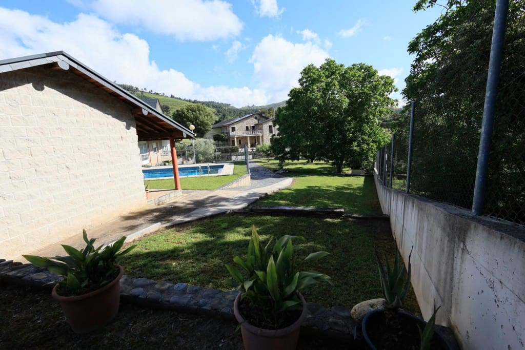 5 soveværelse Villa til salg i Carballeda de Valdeorras med swimmingpool garage - € 500.000 (Ref: 9822474)