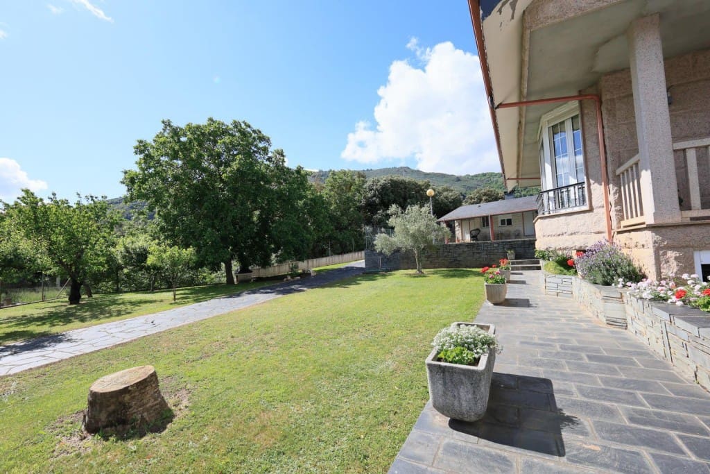 5 soveværelse Villa til salg i Carballeda de Valdeorras med swimmingpool garage - € 500.000 (Ref: 9822474)