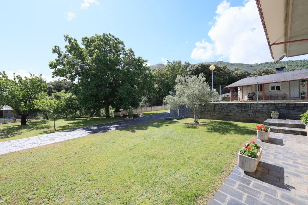 5 soveværelse Villa til salg i Carballeda de Valdeorras med swimmingpool garage - € 500.000 (Ref: 9822474)