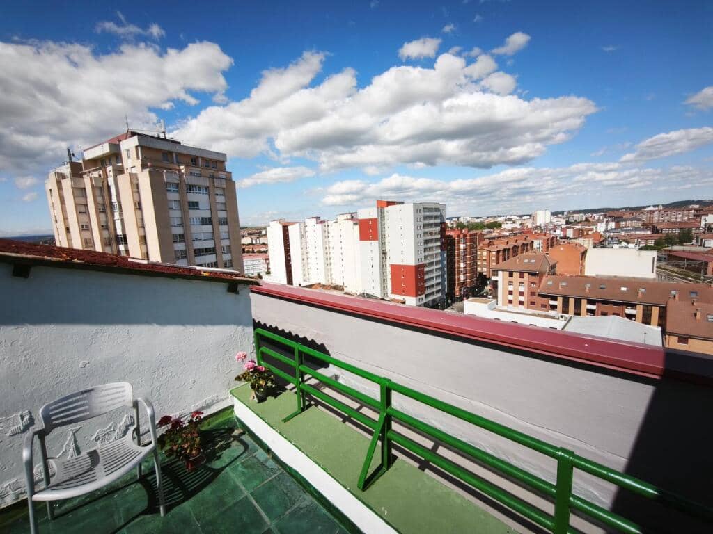 2 bedroom Penthouse for sale in San Andres del Rabanedo - € 140,000 (Ref: 9822475)