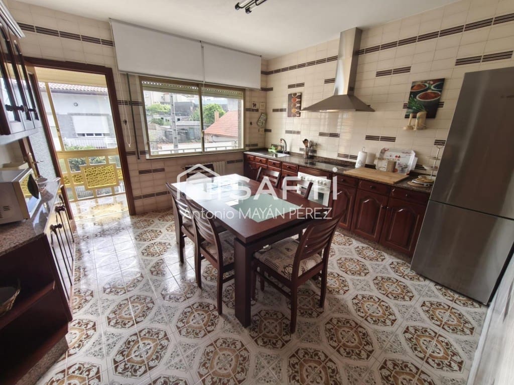 4 bedroom Villa for sale in Rianxo with garage - € 246,500 (Ref: 9824918)