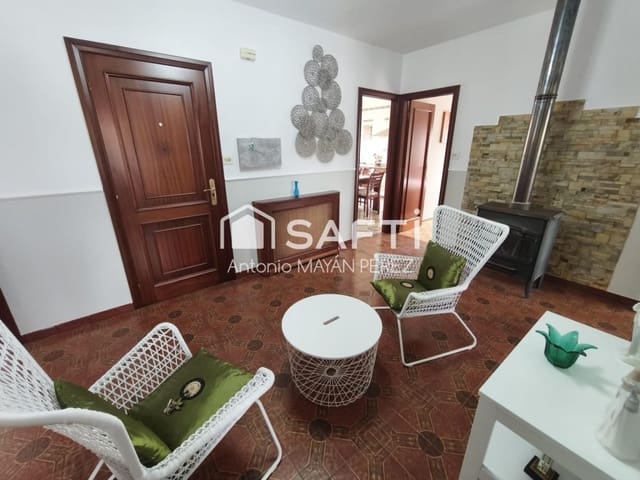 4 bedroom Villa for sale in Rianxo with garage - € 246,500 (Ref: 9824918)