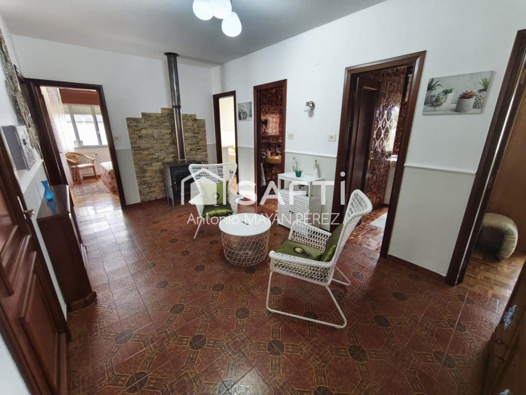 4 bedroom Villa for sale in Rianxo with garage - € 246,500 (Ref: 9824918)