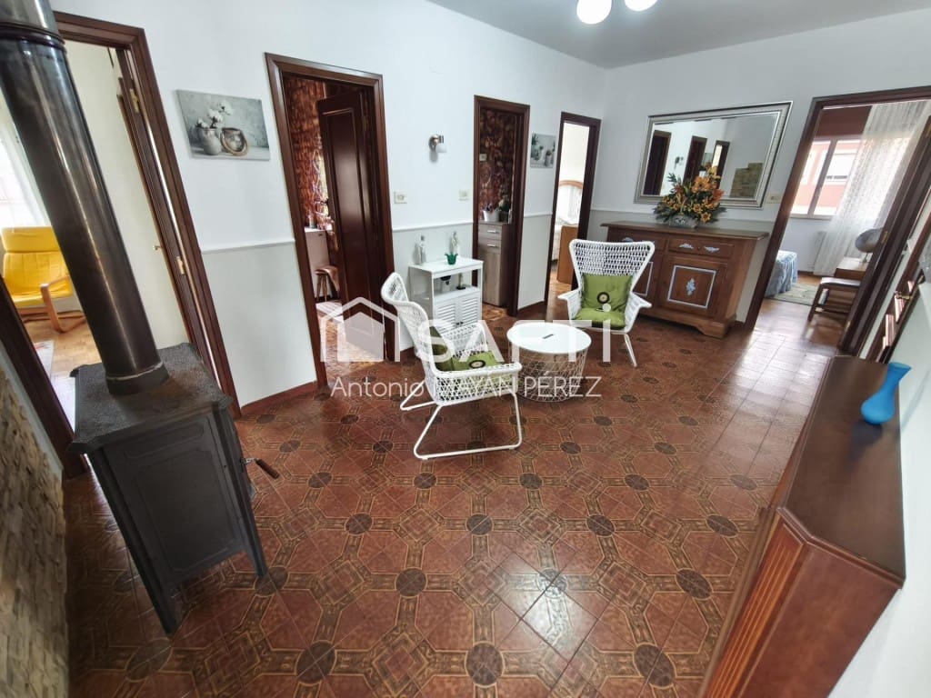 4 bedroom Villa for sale in Rianxo with garage - € 246,500 (Ref: 9824918)